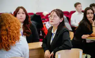 В столичной школе прошла интеллектуальная игра «Что? Где? Когда?» среди студентов колледжей района Сарыарка