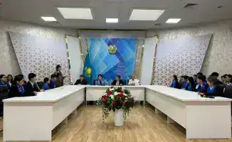 В Астане школьные омбудсмены обсудили проблемы безопасности детей на встрече с представителями управления образования