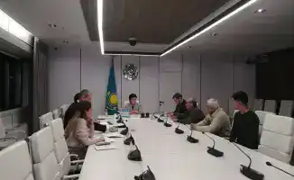 Светлана Жакупова обсуждает вопросы социальной защиты с гражданами Казахстана