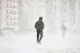 Зимние опасности в Астане: важность соблюдения правил безопасности для защиты населения