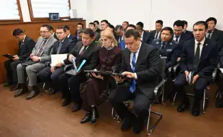 Аким Алматы Дархан Сатыбалды встретился с гражданами для обсуждения социальных и экономических вопросов