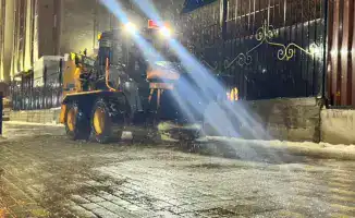 Астана усиливает противогололёдные меры на дорогах