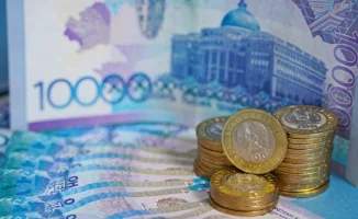 Президент Касым-Жомарт Токаев подписал закон о республиканском бюджете на 2026-2028 годы, в котором предусмотрено увеличение минимального расчетного показателя (МРП), в то время как минимальный заработок (МЗП) останется на прежнем уровне. Это решение напр