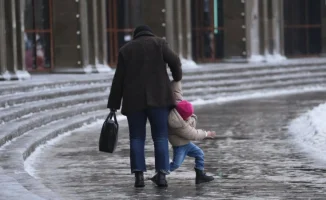 Синоптики прогнозируют дождливый и гололедный Новый год в Астане и Алматы
