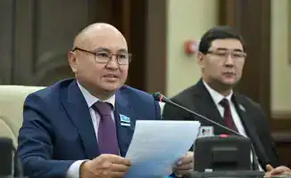 Депутат Мажилиса Ерлан Саиров предупреждает о международной опасности моды меряться жузами и ру, угрожающей национальному единству