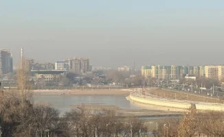 Жители Алматы обеспокоены резким падением уровня воды в Сайране: исчезновение мостов и видимое дно водохранилища