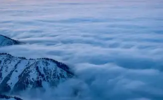 Казахстанский видеограф запечатлел завораживающие кадры заката с вершины горы недалеко от Алматы