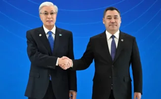 Токаев поздравил Жапарова: выборы в Кыргызстане прошли успешно