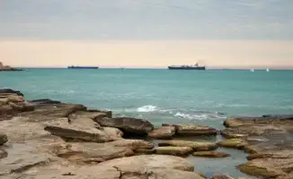 Украина наносит удары по российским объектам в Каспийском море: поражены патрульный корабль и буровая платформа