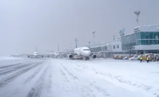 Задержки рейсов в аэропорту Алматы: проблемы с прибывающими и вылетающими рейсами