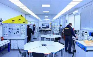 В Казахстане обсуждают сокращение сроков обучения в колледжах: депутат Ирина Смирнова поднимает вопрос о необходимости реформ в техническом и профессиональном образовании.