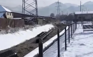 Видео с плывущими по реке трубами объяснили в акимате Алматы