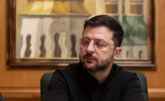 Президент Украины Владимир Зеленский провёл телефонный разговор с делегацией США, обсуждая мирное соглашение с Россией. В ходе беседы были затронуты ключевые аспекты возможного урегулирования конфликта и сотрудничества между странами.