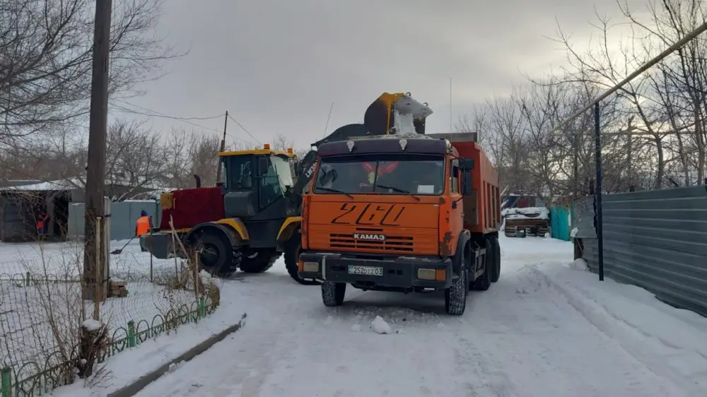 С начала зимнего сезона из Астаны вывезено около 2,8 млн кубометров снега (9)