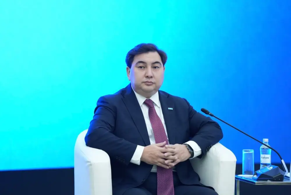 В Казахстане стартовала программа подготовки государственных служащих по вопросам искусственного интеллекта AI Governance (3)