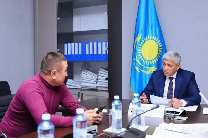 Проблемы ЖКХ и получения земли обсудили на приёме жители с Ермаганбетом Булекпаевым (9)