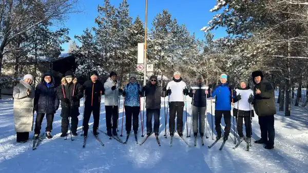В Астане группа пенсионеров занимается лыжным спортом и зимним плаванием (3)
