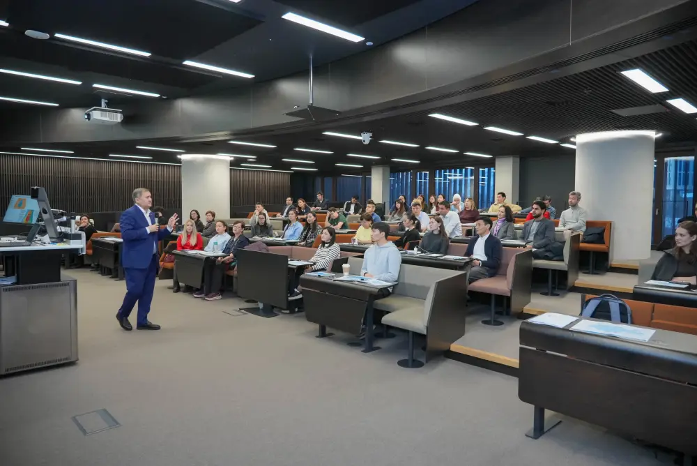 Министр Саясат Нурбек провел встречу с казахстанскими студентами в Великобритании (7)