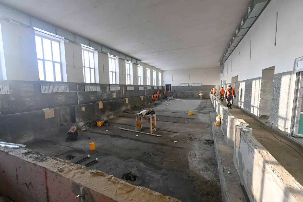 Аким области посетил спортивные объекты в селе Бескарагай (8)