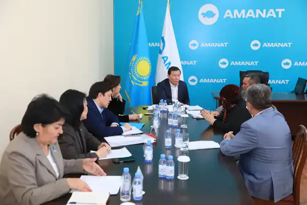 Актюбинцев приняли по личным вопросам (9)