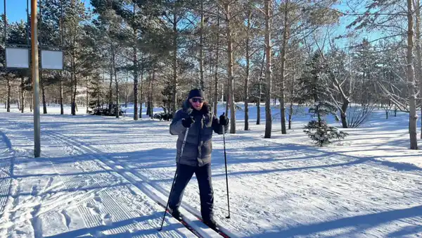 В Астане группа пенсионеров занимается лыжным спортом и зимним плаванием (5)