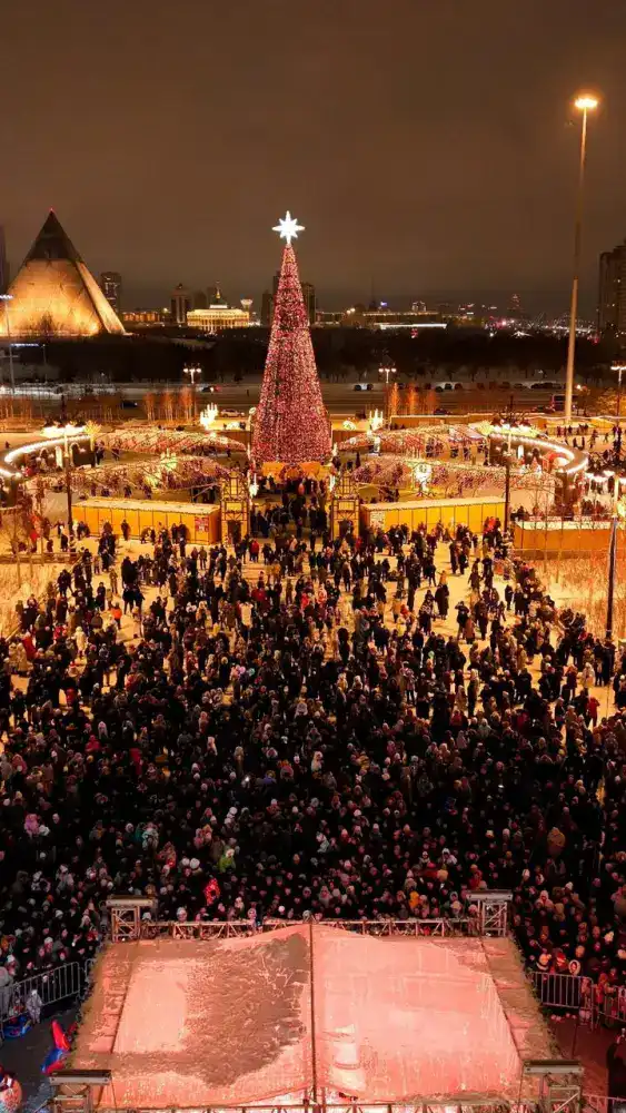 В столице в новогоднюю ночь проходят праздничные концерты (8)