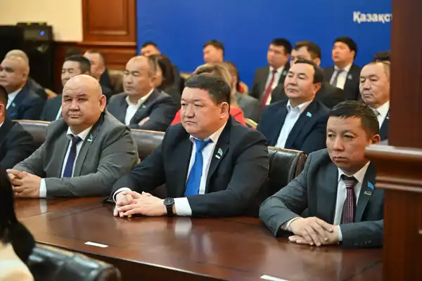 Председатель Сената Маулен Ашимбаев встретился с депутатами Маслихата и общественными деятелями (8)