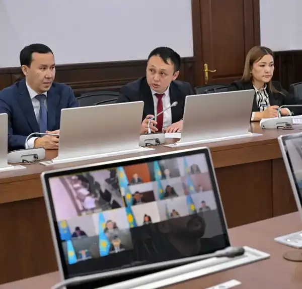 Аким области Асаин Байханов сегодня после прямого эфира провел рабочее совещание в связи с ожидаемым ухудшением погодных условий (4)