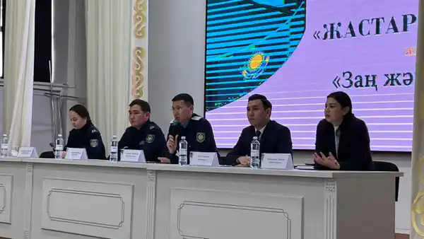 В Актобе состоялась встреча со студенческой молодежью, посвященная правовой грамотности (2)