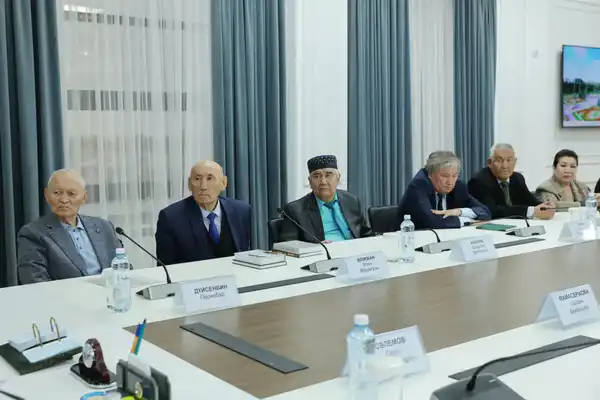 Ербол Карашукеев встретился с представителями интеллигенции (3)