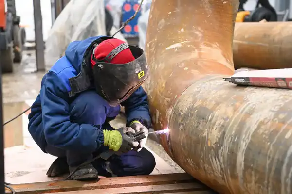 Глава региона ознакомился с ходом строительства автономной блок-модульной котельной на левом берегу (4)