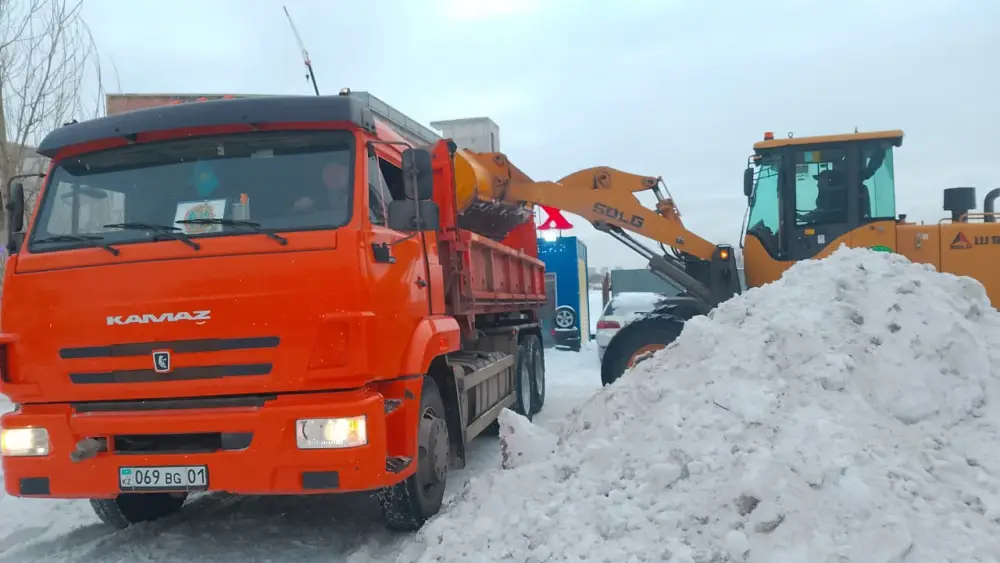 За ночь из Астаны вывезли около 24 тысяч кубометров снега (7)