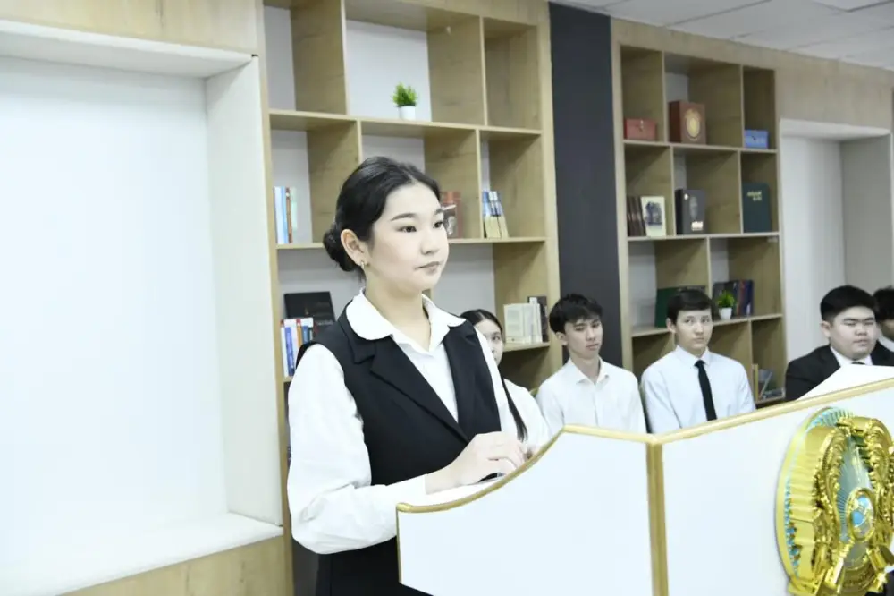 «Закон и порядок»: судебное заседание инсценировали в столичной школе для учащихся (7)