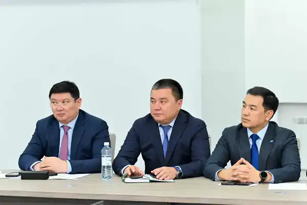 Аким области провел прием граждан по актуальным вопросам (8)