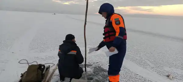 МЧС Казахстана предупреждает: выход и выезд на неокрепший лед опасны для жизни (2)
