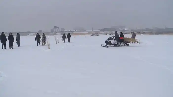 Чтобы рыба пережила зиму: на водоёмах Карагандинской области проводят противозаморные работы (5)