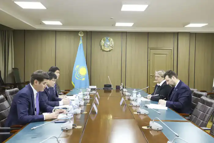 Министр финансов РК Мади Такиев провел встречу с Управляющим директором по Центральной Азии и Монголии Европейского банка реконструкции развития (ЕБРР) Хусейн Озханом. (3)