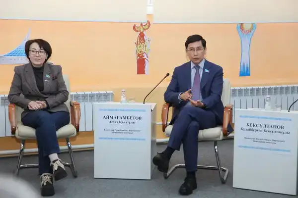 Депутаты Мажилиса обсудили реформы и социальные инициативы с учёными Караганды (4)