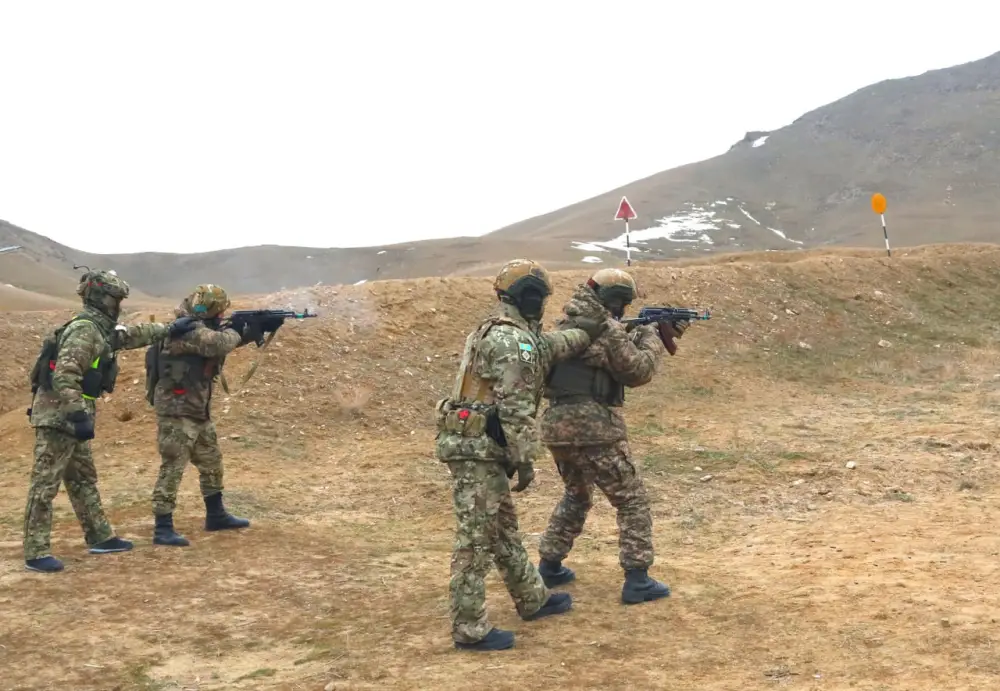 В условиях, приближенных к боевым: как готовят разведчиков ДШВ (7)