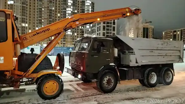 В Астане ночью к уборке снега привлечено более 1,6 тысячи единиц спецтехники (9)