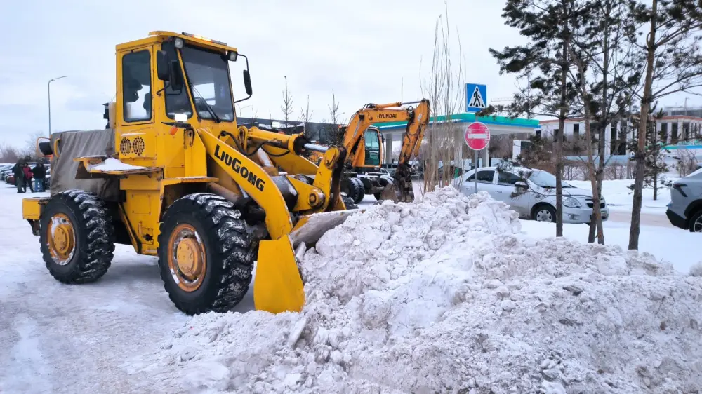 За ночь из Астаны вывезли около 24 тысяч кубометров снега (10)