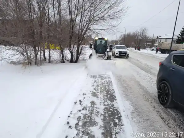 В Астане ночью к уборке снега привлечено более 1,6 тысячи единиц спецтехники (3)