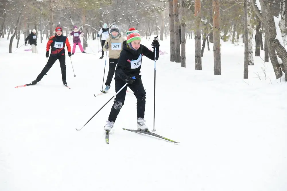 Развитие массового спорта: в Астане прошли масштабные соревнования по лыжным гонкам (2)