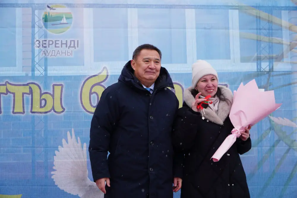 В Зерендинском районе 26 семей получили ключи от новых квартир (5)