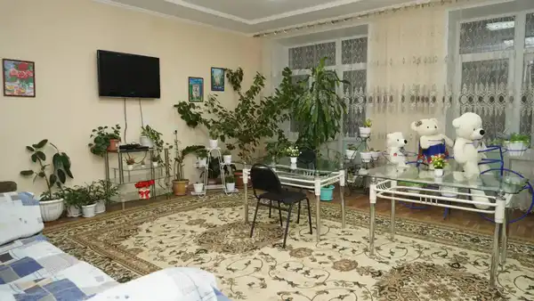 Аким ВКО провёл новогодний вечер с одинокими пожилыми людьми (5)