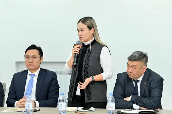 Аким области провел прием граждан по актуальным вопросам (10)