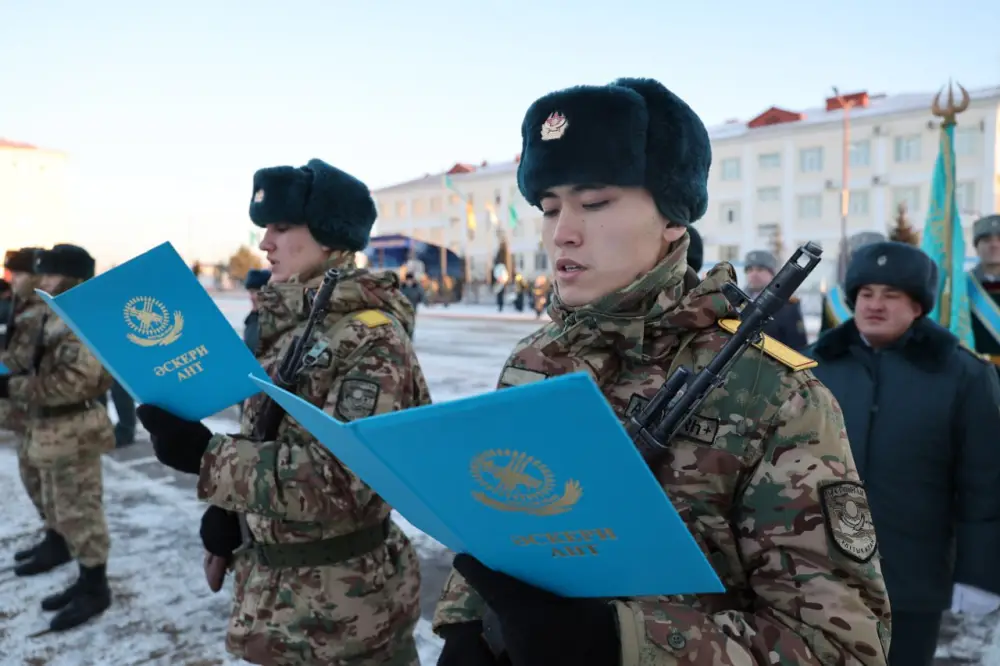 Гвардеец сделал сюрприз своей возлюбленной на церемонии принятия военной присяги (8)