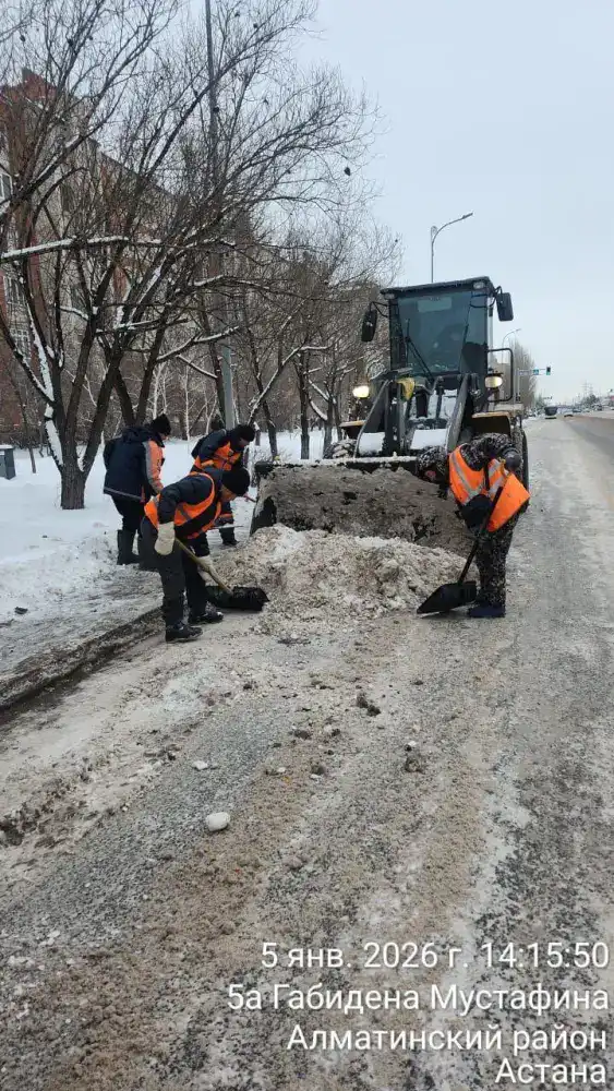 Свыше 3 тысяч рабочих и более 1800 единиц техники: в Астане продолжается круглосуточная очистка от снега (6)