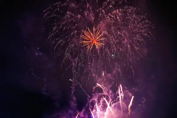 Новогодние салюты в Астане запустили в двух местах (6)