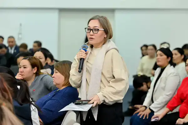 Аким области провел прием граждан по актуальным вопросам (5)